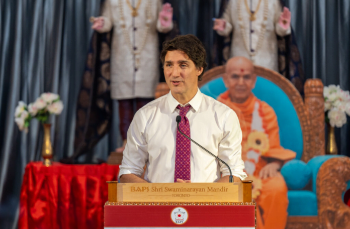 Prime Minister Trudeau warmly welcomes Mahant Swami Maharaj on the 50th Anniversary of BAPS in Canada.